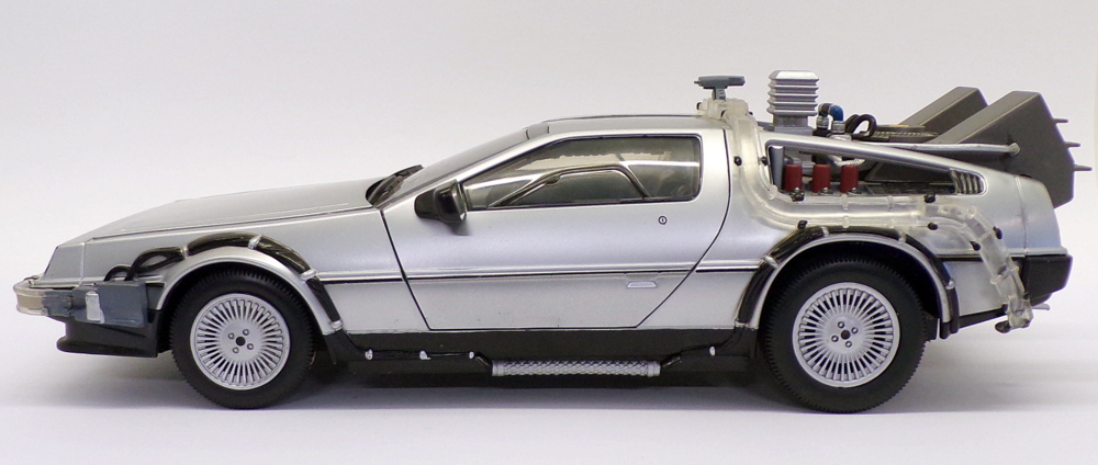 Diamond 1/15 Scale Plastic - 21012 Back to the Future Part 2 Time Machine