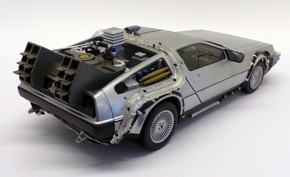 Diamond 1/15 Scale Plastic - 21012 Back to the Future Part 2 Time Machine