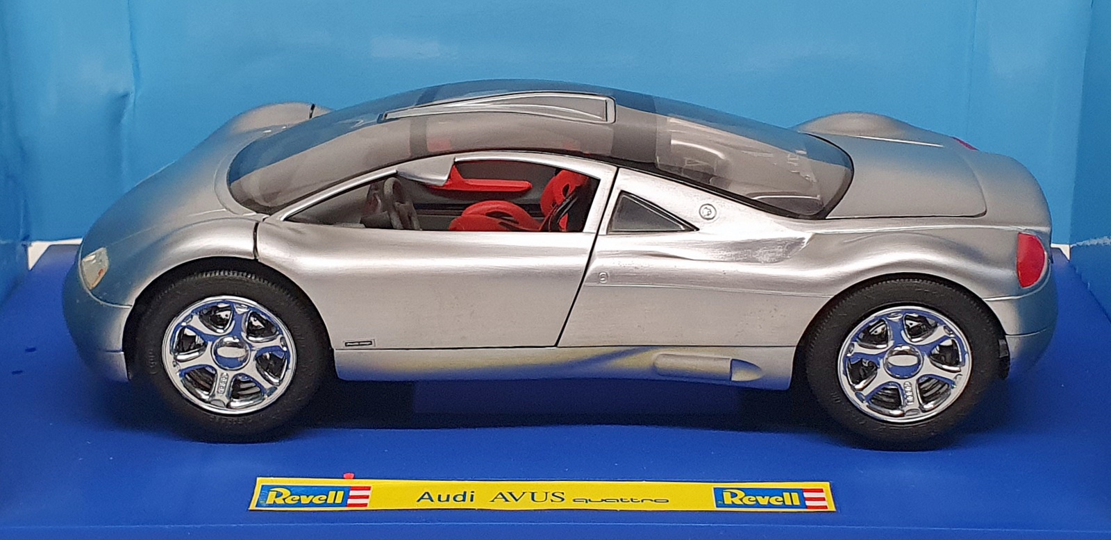 Revell 1/18 Scale Diecast 08426 - Audi Avus Quattro - Brushed Alloy Finish