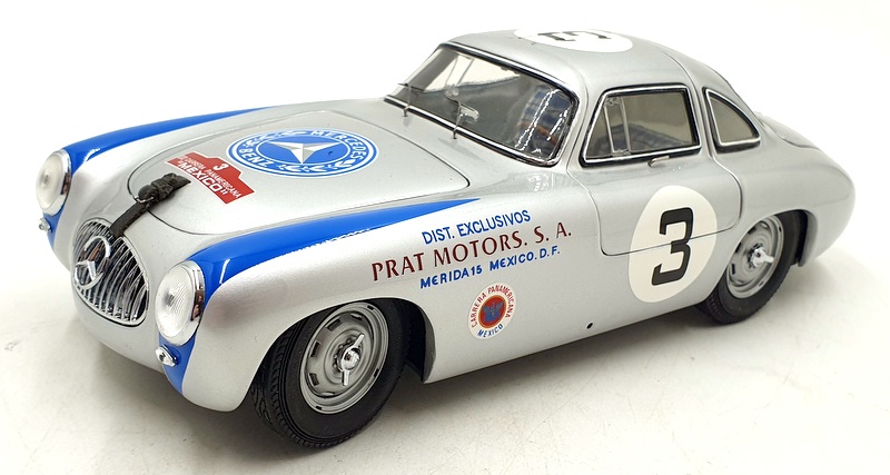 CMC 1/18 Scale Diecast DC17125S - Mercedes-Benz 300SL carrera