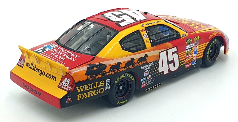 Motorsports Authentics 1/24 Scale C457821WFKP 2007 Dodge Charger Wells Fargo #45