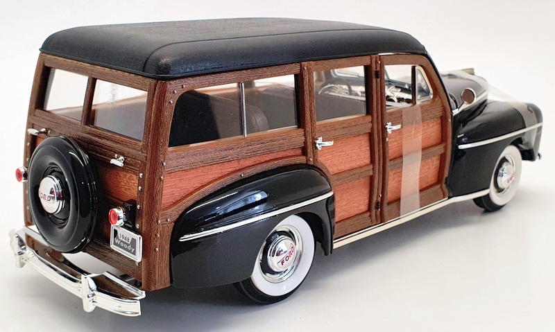 Road Signature 20028 1/18 Ölçek, 1948 Ford Woody, Cream, Sergilemeye Hazır Metal