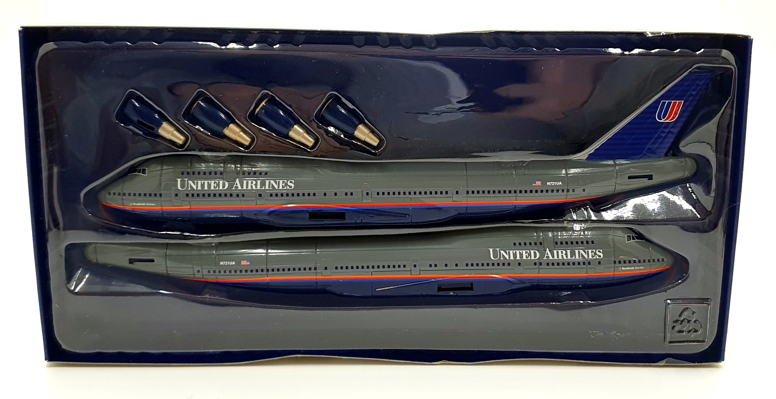 New Ray 1/200 Scale 203657 - Boeing 747-400 United Airlines - Grey/Blue