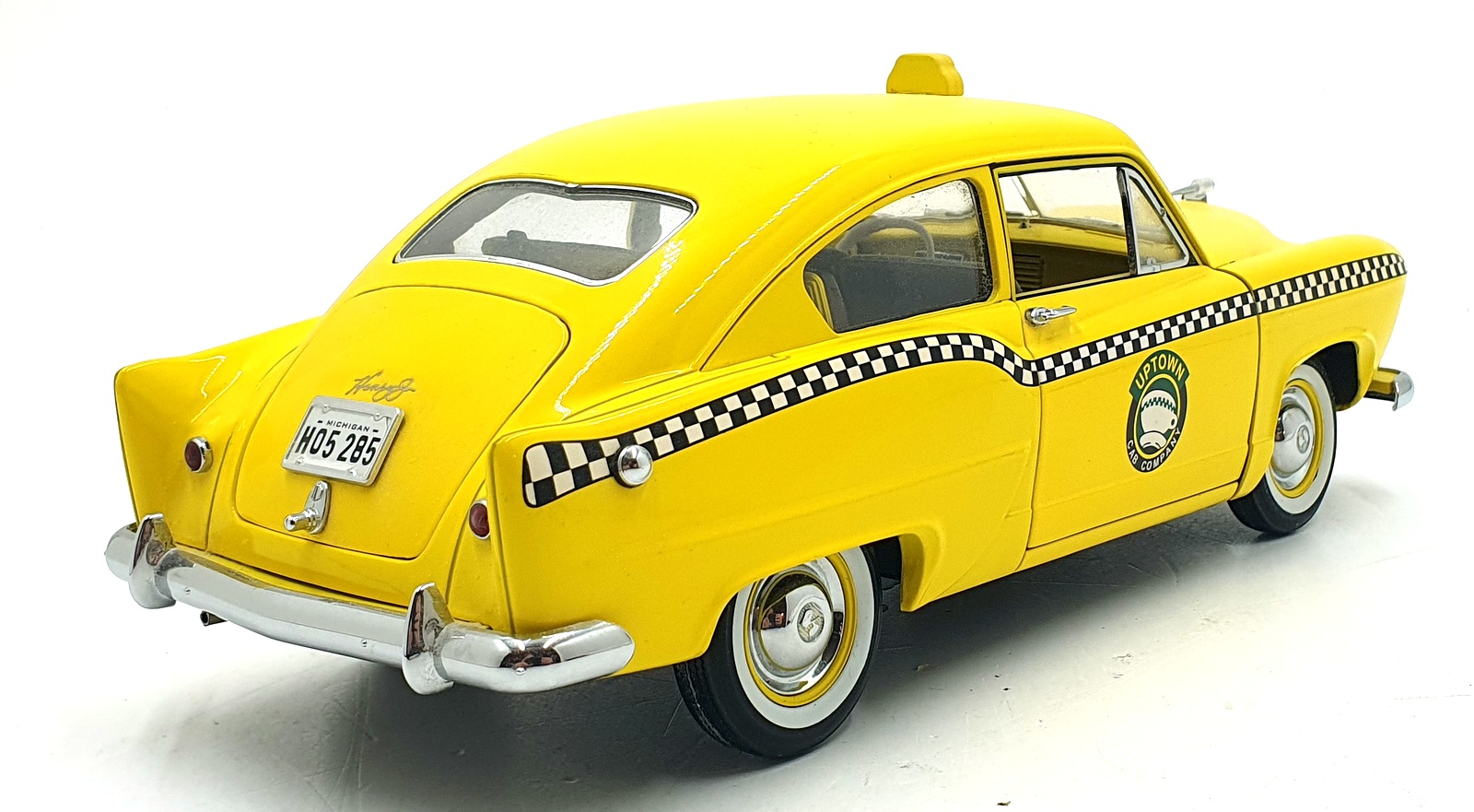 Sun Star 1/18 Diecast 5105 - 1951 Kaiser Henry J Taxi - Yellow