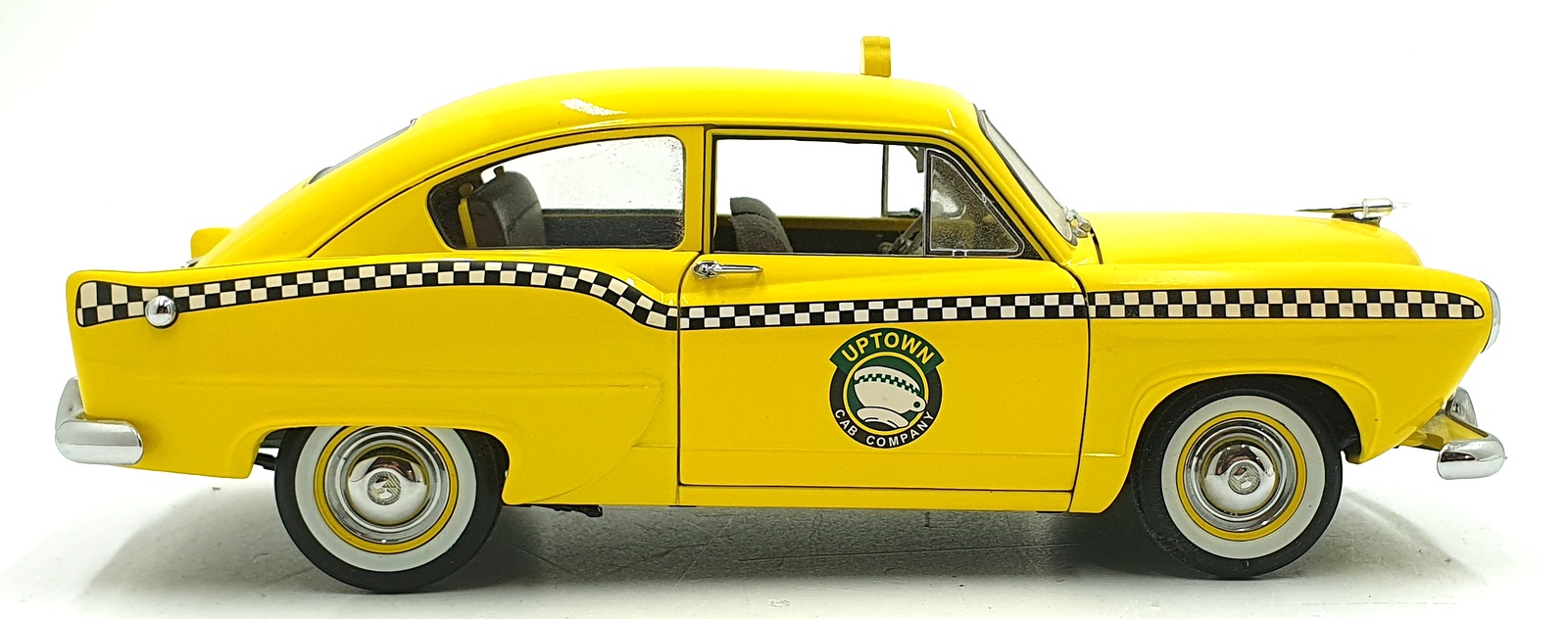 Sun Star 1/18 Diecast 5105 - 1951 Kaiser Henry J Taxi - Yellow
