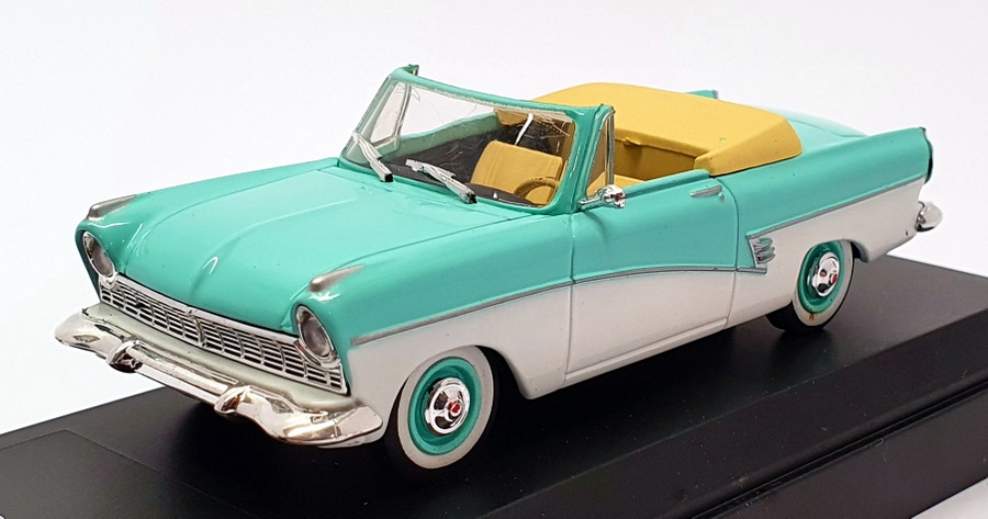 Solido 1/43 Scale 4575 - Ford Taunus 17M Cabriolet - Light Green/White