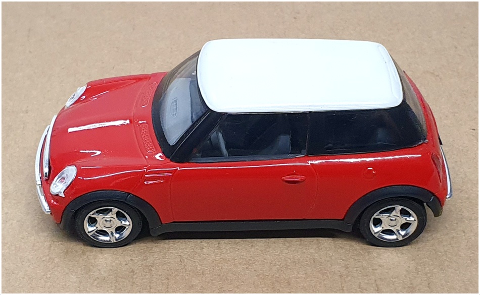 Solido A Century Of Cars 1/43 Scale AEU5130 - New Mini - Red/White