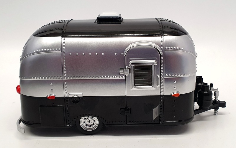Greenlight 1/24 Scale Diecast 18226 - Airstream 16' Bambi