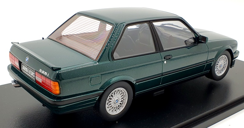 KK Scale 1/18 Scale Diecast KKDC180744 - BMW 325i M-Paket 1 1987 - Green KK Scale 1/18 Scale Diecast KKDC180744 - BMW 325i M-Paket 1 1987 - Green