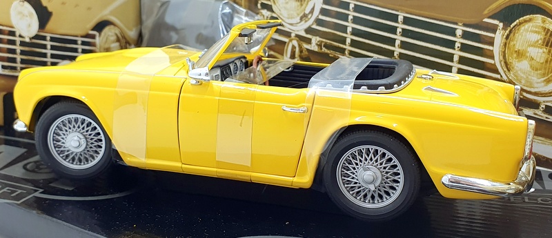 Jadi 1/18 Scale Diecast JM-98096 - Triumph TR4 Roadster - Yellow
