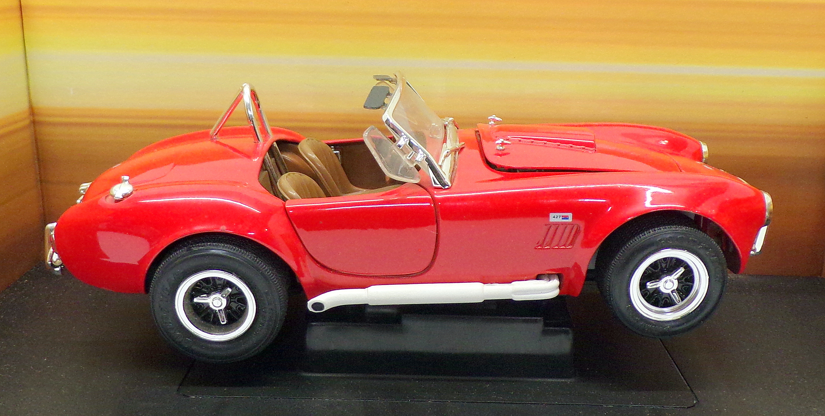 Ertl American Muscle 1/18 Scale 32760 - 1966 Shelby Cobra - Red