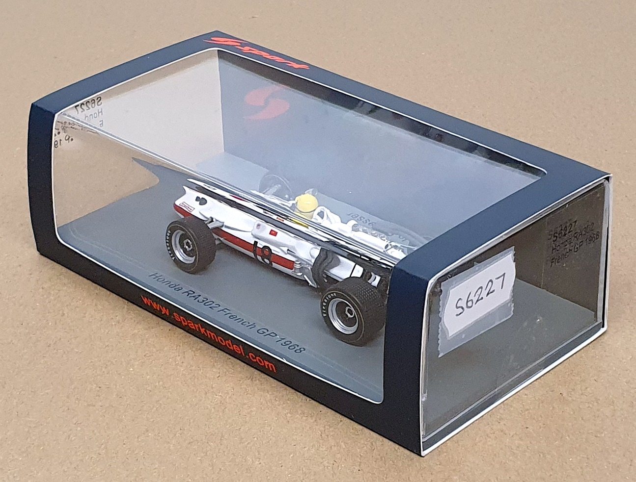 Spark 1/43 Scale S6227 - F1 Honda RA302 #18 French GP 1968 Jo Schlesser Spark 1/43 Scale S6227 - F1 Honda RA302 #18 French GP 1968 Jo Schlesser