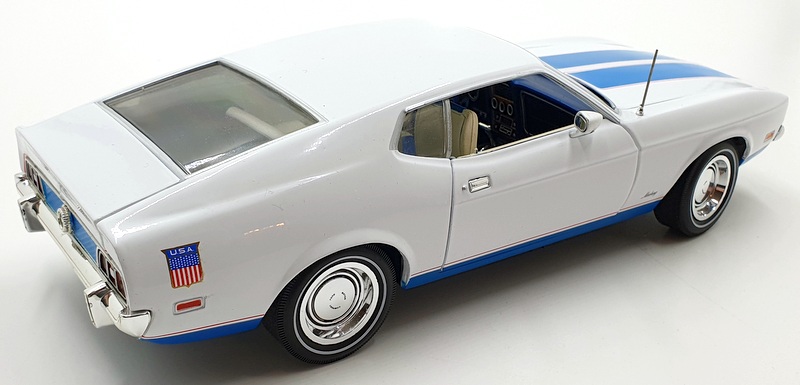 Autoworld 1/18 Scale Diecast AMM1286/06 - 1972 Ford Mustang Sprint White