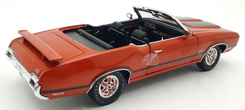 Acme 1/18 Scale Diecast A1805624 - 1972 Oldsmobile 442 W-30 - Flame Orange