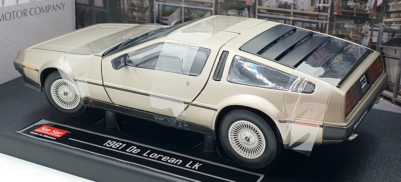 Sun Star 1/18 Scale Diecast 2701 1981 Delorean DMC 12 Coupe - Stainless Steel