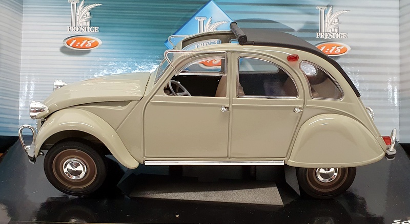 Solido 1/18 Scale Model Car 8028-01 - 1966 Citroen 2CV - Grey