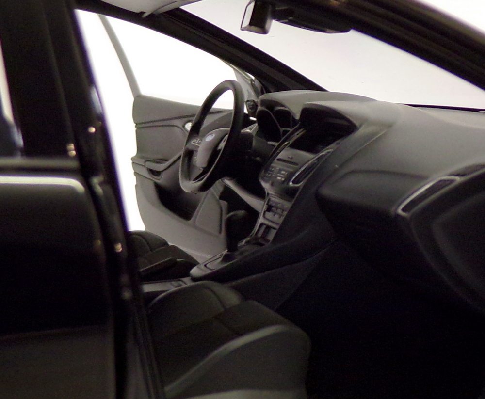 Autoart 1/18 Scale Model Car 72952 - 2016 Ford Focus RS - Shadow Black Autoart 1/18 Scale Model Car 72952 - 2016 Ford Focus RS - Shadow Black