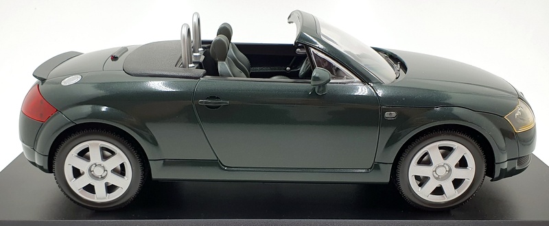 Carson Approx 34cm Long 6623K - Audi TT - Green