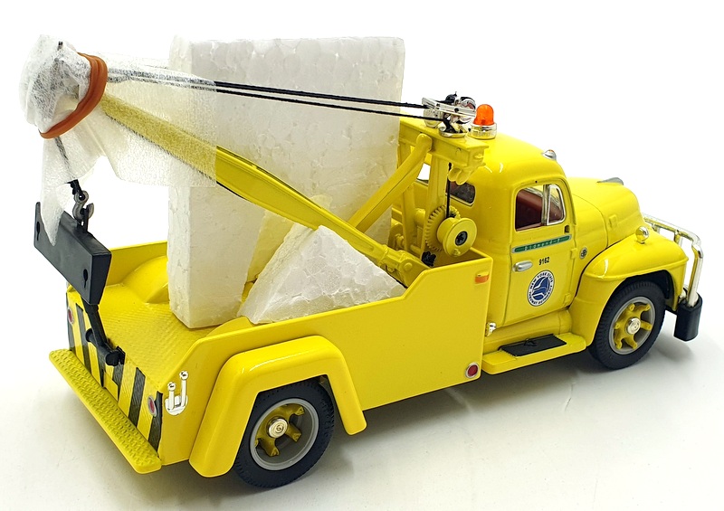 First Gear 1/34 Scale 19-1903 1955 Diamond T Tow Truck N.Y. State Thruway