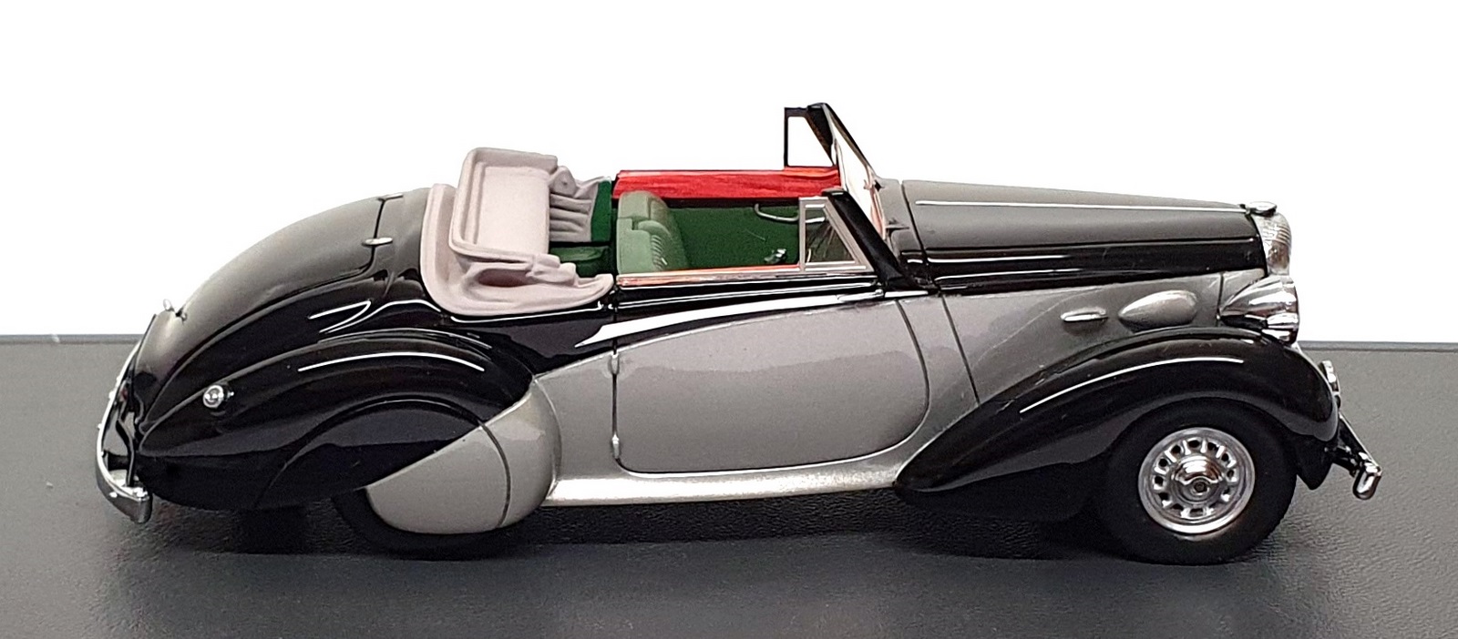 Matrix 1/43 Scale MX40402-031 - 1938 Daimler DB18 DHC Carlton - Black/Silver Matrix 1/43 Scale MX40402-031 - 1938 Daimler DB18 DHC Carlton - Black/Silver