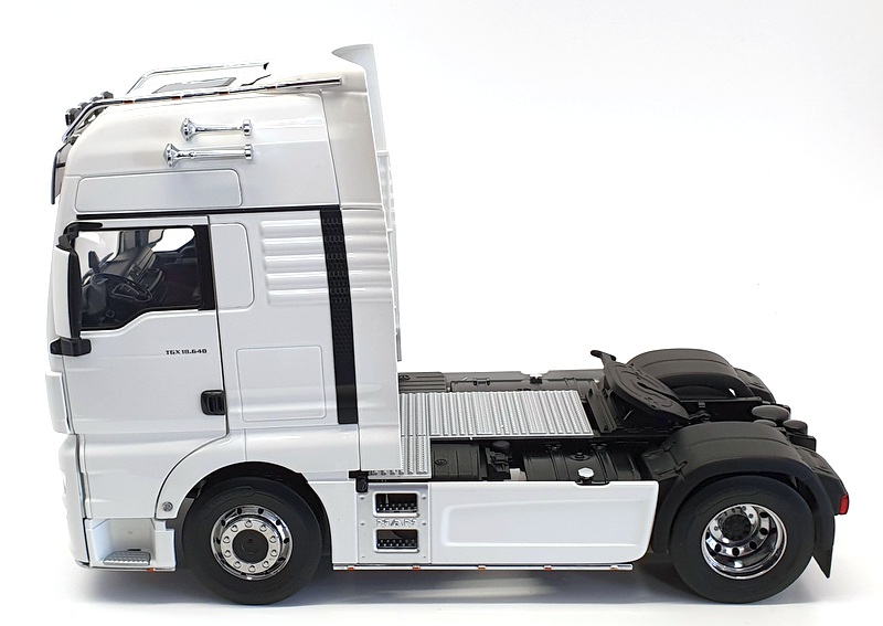 Premium ClassiXXS 1/18 Scale Model Truck PCL30201 - 2018 MAN TGX XXL  - White