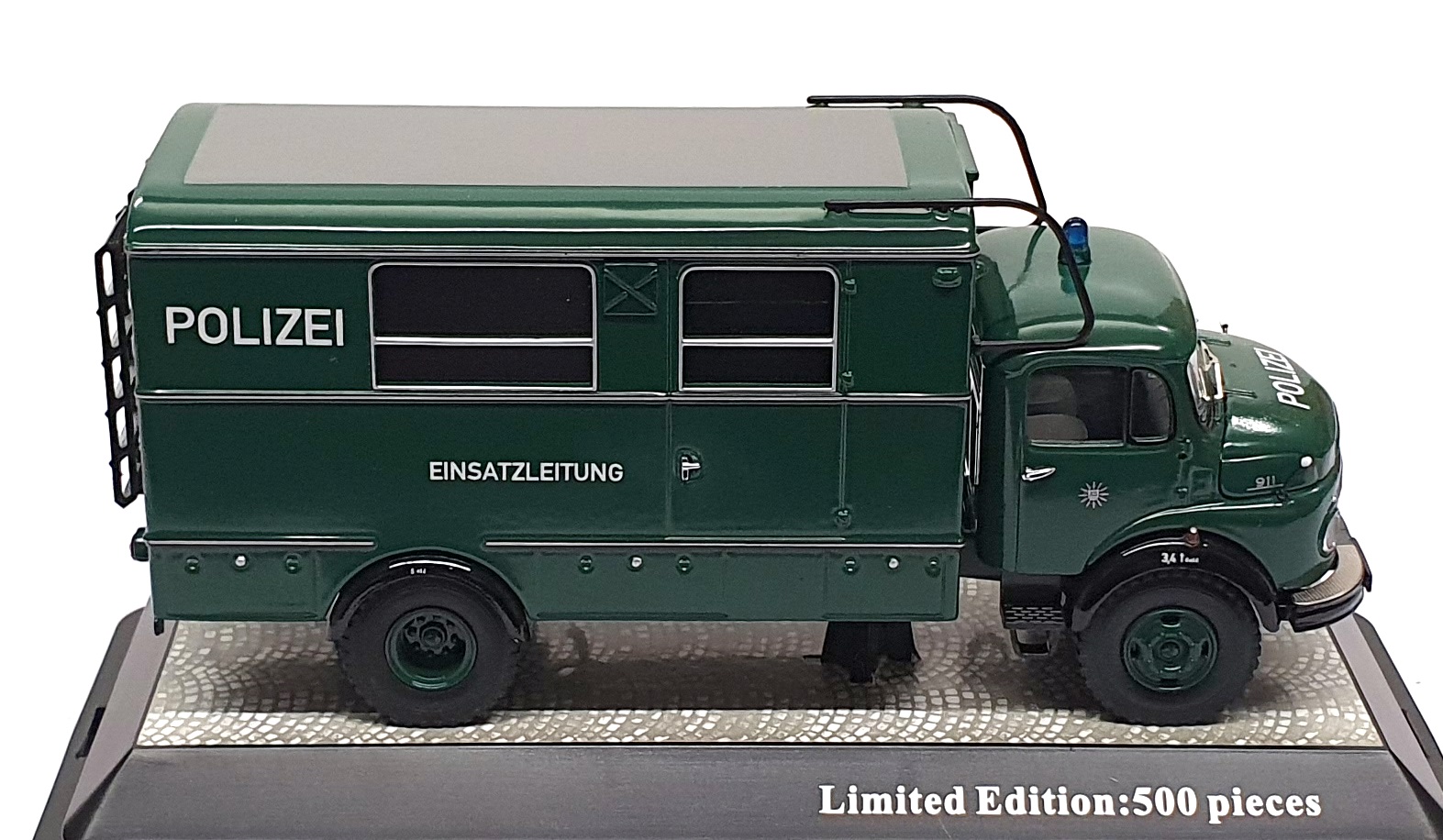 Premium ClassiXXs 1/43 Scale 12003 - Mercedes Benz LA911 Polizei - Green Premium ClassiXXs 1/43 Scale 12003 - Mercedes Benz LA911 Polizei - Green