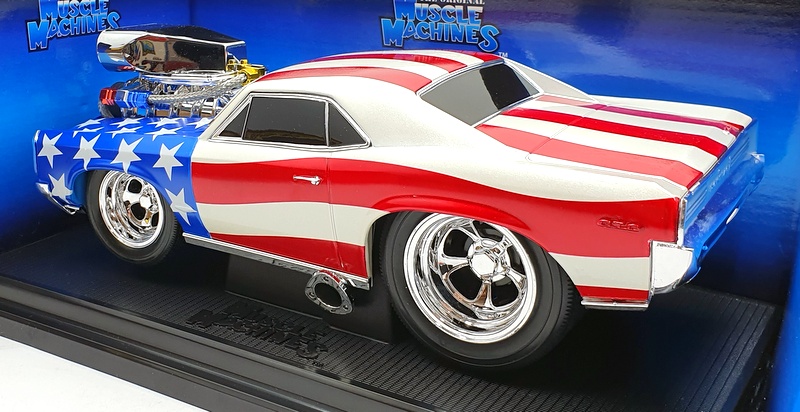 Muscle Machine 1/18 Scale Diecast 71166 - 1966 Pontiac GTO - USA Flag