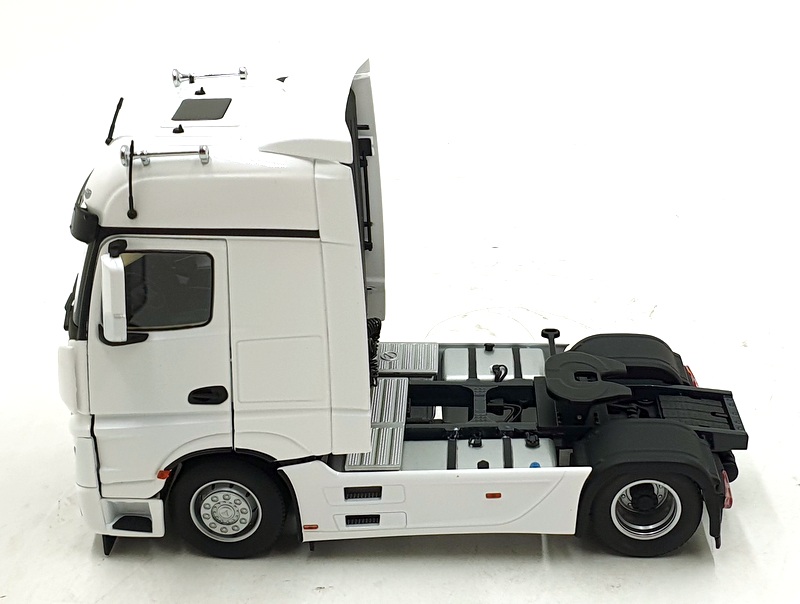 Marge Models 1/32 Scale 1909-01 - Mercedes Benz Actros Bigspace