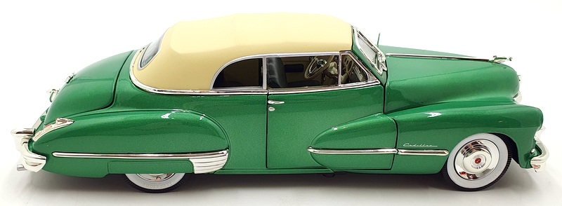 Auto World 1/18 Scale AW315/06 - 1947 Cadillac Series 62 Soft Top - Green