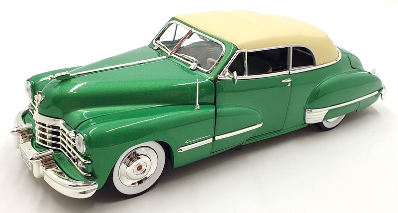 Auto World 1/18 Scale AW315/06 - 1947 Cadillac Series 62 Soft Top - Green