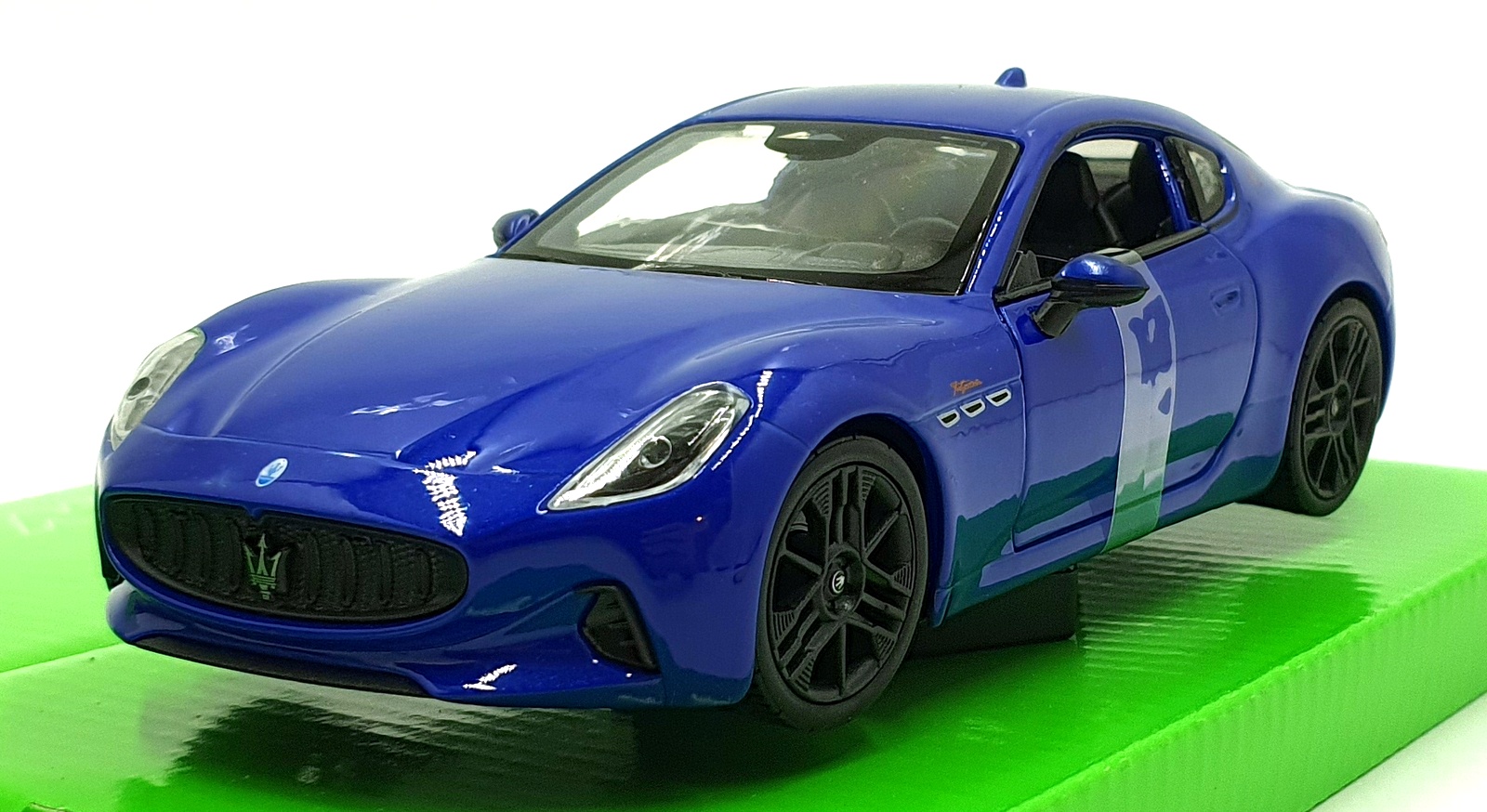 Welly NEX 1/24 Scale Diecast 24125W-M.BU - Maserati Granturismo