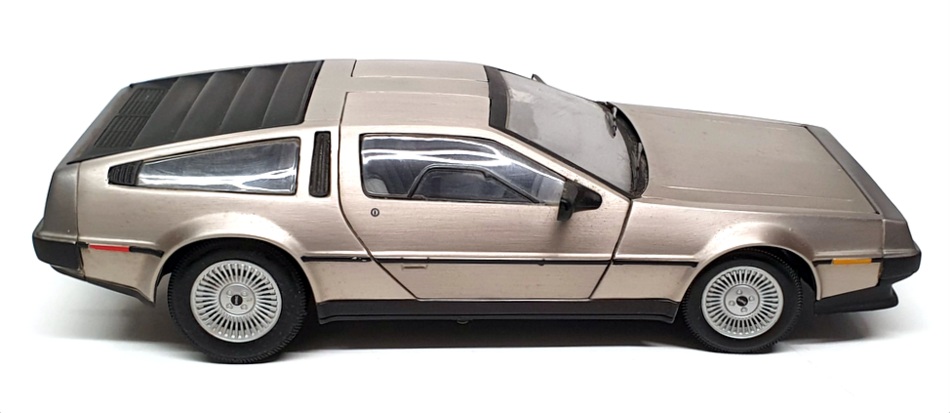 Sun Star 1/18 Scale Diecast DC2124N - 1981 De Lorean LK - Champagne