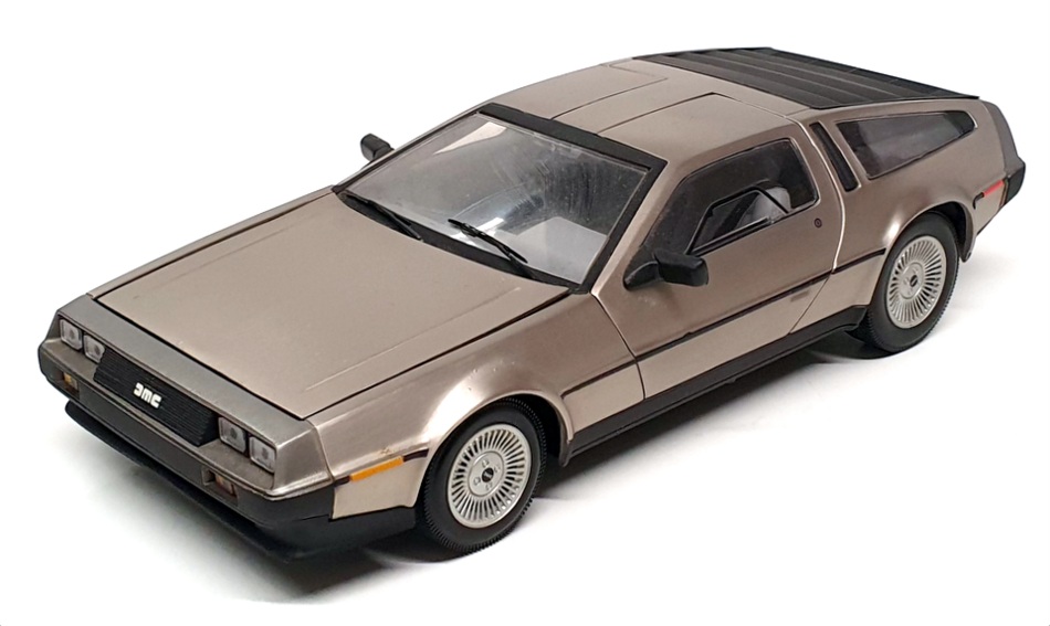 Sun Star 1/18 Scale Diecast DC2124N - 1981 De Lorean LK - Champagne