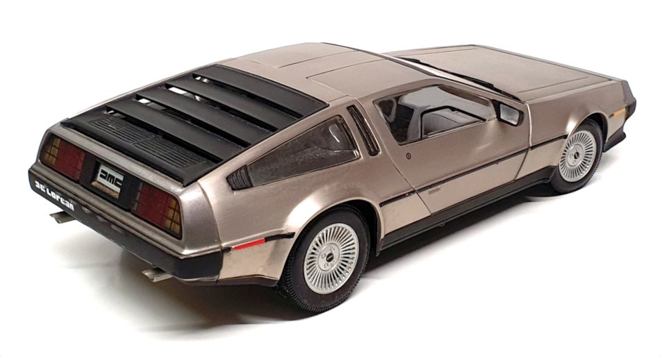 Sun Star 1/18 Scale Diecast DC2124N - 1981 De Lorean LK - Champagne