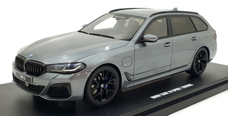 GT Spirit 1/18 Scale Resin GT485 - BMW 530E M Sport Touring