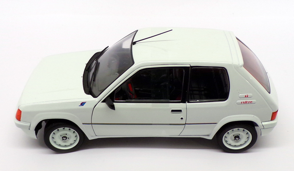 Solido 1/18 Scale Model Car S1801701 - Peugeot 205 Rallye - White