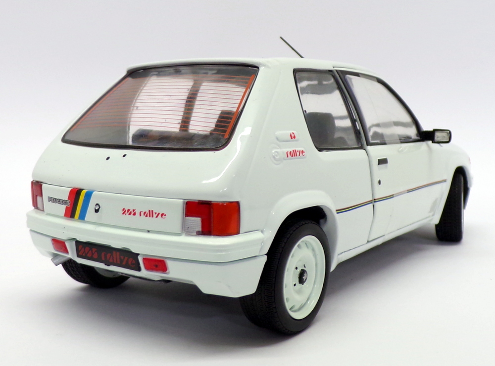 Solido 1/18 Scale Model Car S1801701 - Peugeot 205 Rallye - White