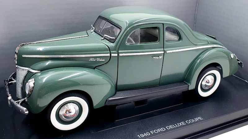 Eagle 1/18 Scale Diecast 3816 - 1940 Ford Deluxe Coupe