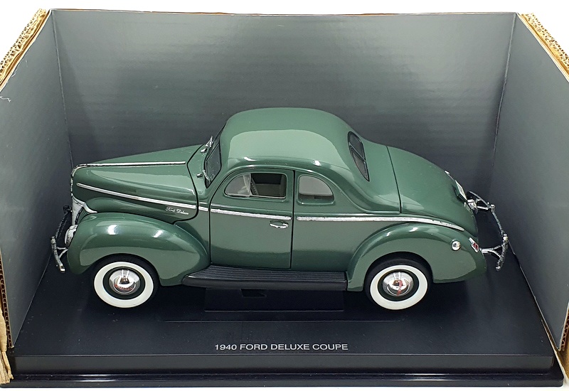Eagle 1/18 Scale Diecast 3816 - 1940 Ford Deluxe Coupe