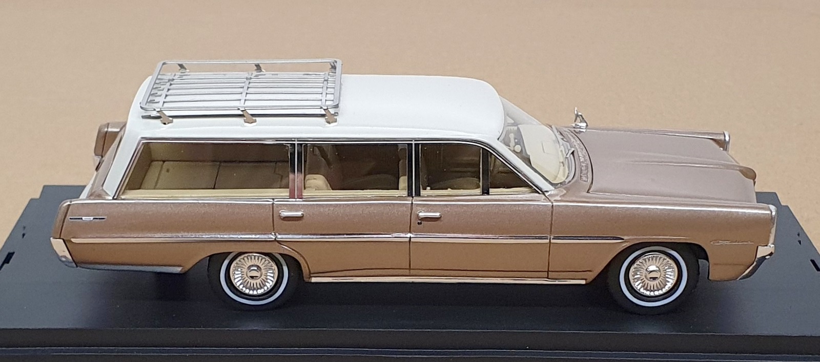 Goldvarg 1/43 Scale GC-093B - 1964 Pontiac Safari S. Wagon - Saddle Bronze/Cream Goldvarg 1/43 Scale GC-093B - 1964 Pontiac Safari S. Wagon - Saddle Bronze/Cream