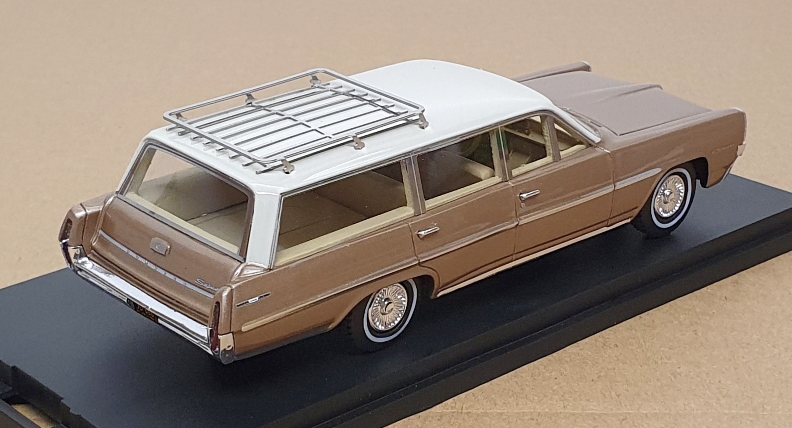 Goldvarg 1/43 Scale GC-093B - 1964 Pontiac Safari S. Wagon - Saddle Bronze/Cream Goldvarg 1/43 Scale GC-093B - 1964 Pontiac Safari S. Wagon - Saddle Bronze/Cream