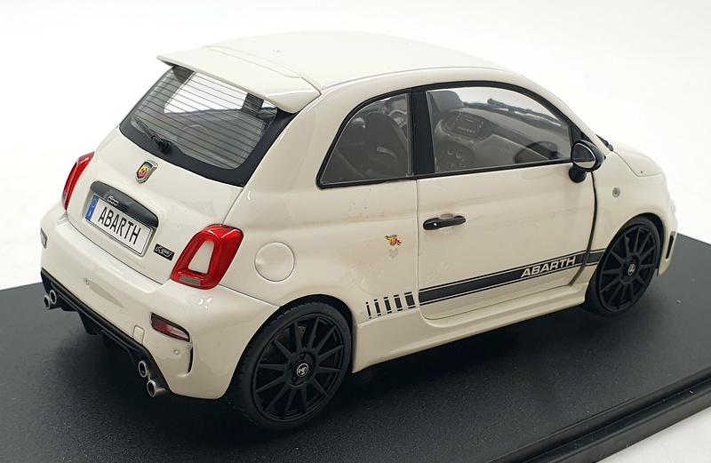 SOLIDO　1/18 ABARTH 595 Amazon.com: SOLIDO 1:18 Fiat F595 Abarth White 2022 : Arts