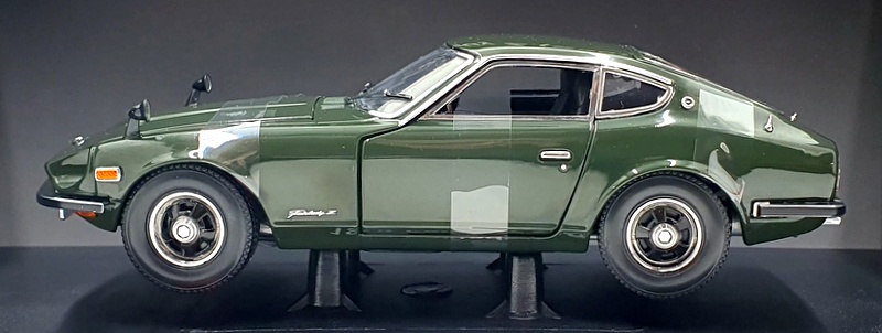 Sun Star 1/18 Scale Diecast 3514R - 1970 Datsun Fairlady Z S30 - Dark Green