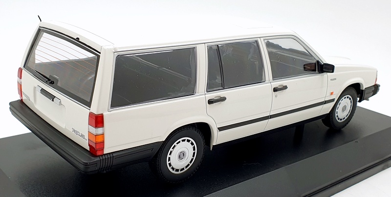 Minichamps 1/18 Scale 155 171772 Volvo 740 GL Break 1986 - White