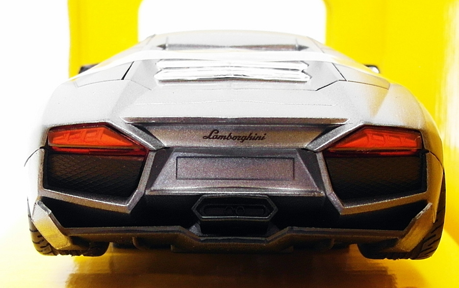 Rastar 1/24 Scale Model Car 34800 - Lamborghini Reventon