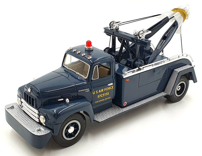 First Gear 1/34 Scale 19-1431 1957 International R-200 Tow Truck U.S Air Force