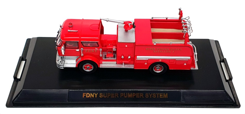 ミニカー CODE3 1/64 MACK C PUMPER BALTIMORE F.D. Code 3 Baltimore Mack C Pumper 34 (12352)