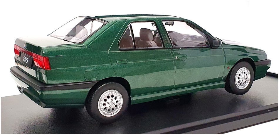 Triple9 1/18 Scale T9-1800383 - 1996 Alfa Romeo 155 - Met Green Triple9 1/18 Scale T9-1800383 - 1996 Alfa Romeo 155 - Met Green