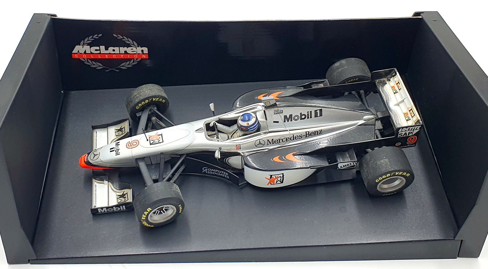 Minichamps 1/18 Scale 530 971809 Mclaren Mercedes MP4/12 M.Hakkinen F1