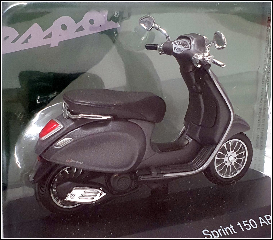 Altaya 1/18 Scale Diecast #7 - Piaggio Vespa Sprint ABS - Grey